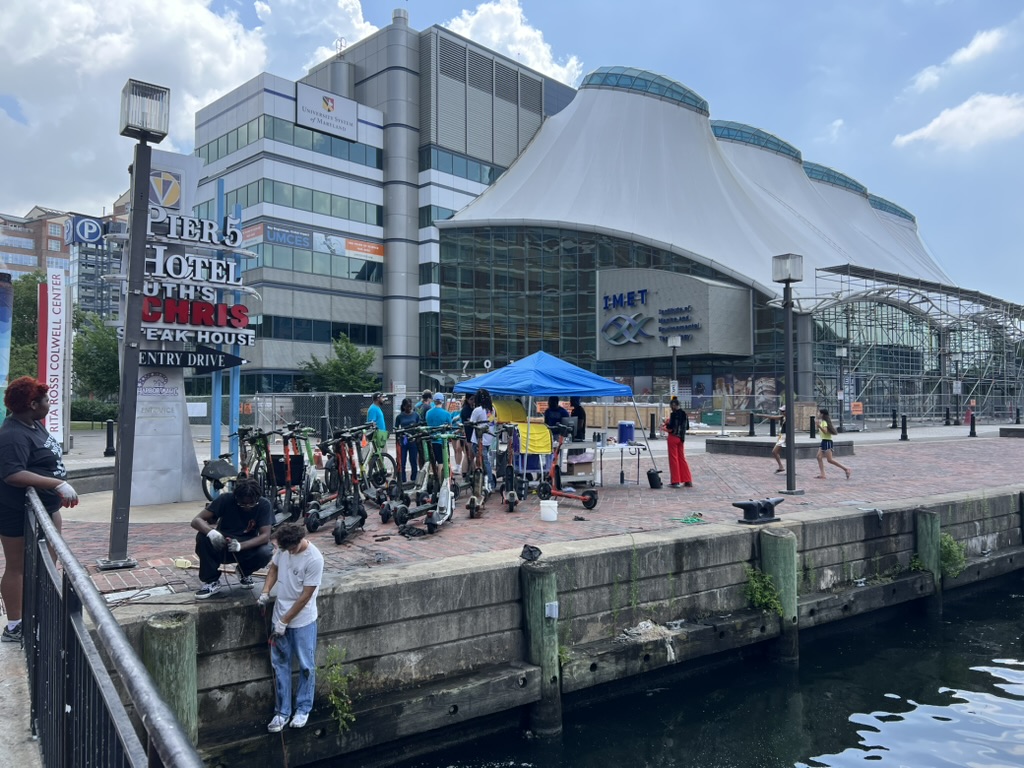 MDSeaGrant's tweet image. Last week, our #undergrad interns spent a day at @IMET_USMD for hands-on professional development! They went magnet fishing and collected data from the Inner Harbor, toured #research labs, and heard career insights from professionals—a day full of #learning and connection!
