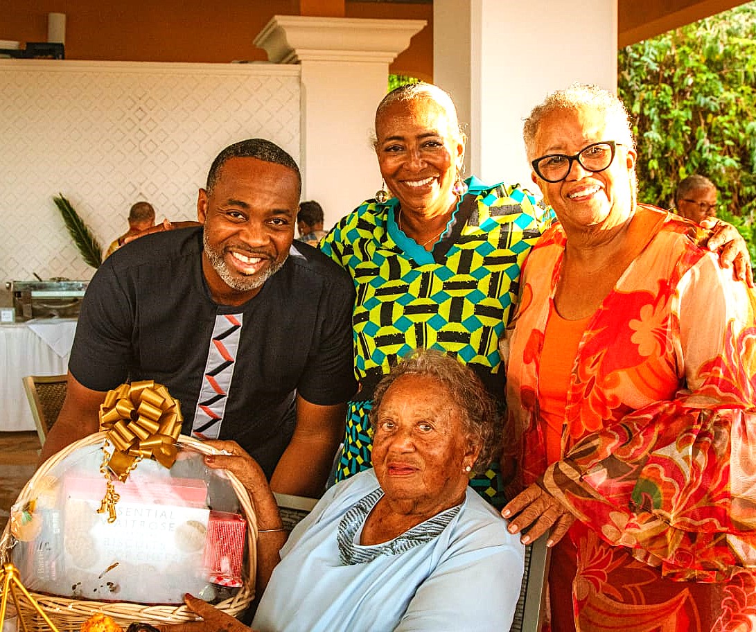 BdaGovernment's tweet image. Last weekend, Premier David Burt, JP, MP, joined family, friends, and the St. David’s community in celebrating Mrs. Bernice Winifred Delores Smith’s 100th birthday.
Born on July 14, 1925, Mrs. Smith is St. David’s oldest living resident and a beloved community figure. Her…