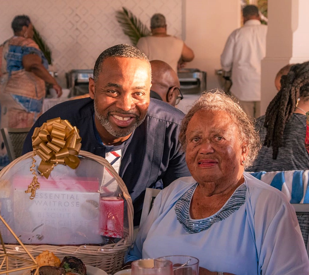BdaGovernment's tweet image. Last weekend, Premier David Burt, JP, MP, joined family, friends, and the St. David’s community in celebrating Mrs. Bernice Winifred Delores Smith’s 100th birthday.
Born on July 14, 1925, Mrs. Smith is St. David’s oldest living resident and a beloved community figure. Her…
