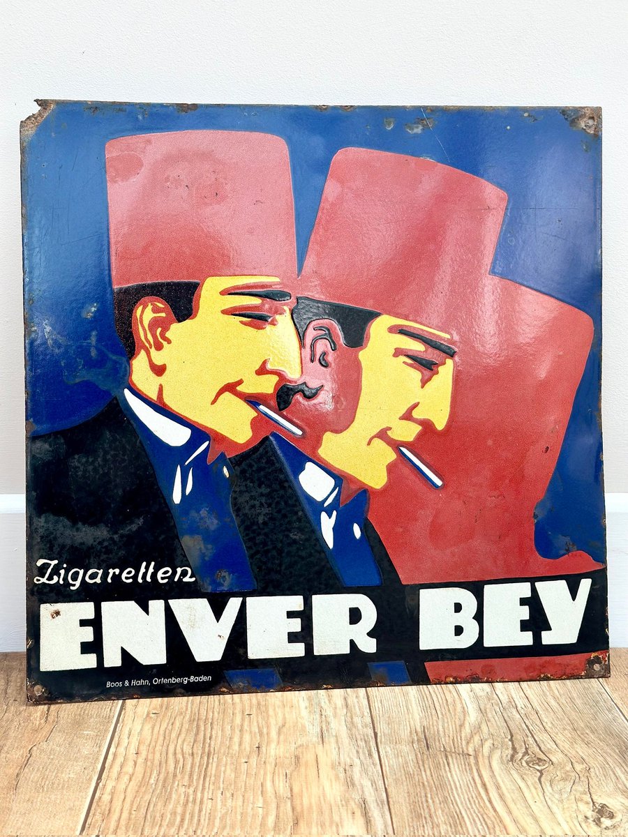 Enver Paşa, Almanlar için güçlü bir figür ve Osmanlı-Alman ittifakının yapı taşıydı. Bu nedenle Enver Paşa adına birçok şey yaptılar.Enver Bey sigara fabrikası Berlin-Friedrichshain'da  bulunan bir Alman sigara fabrikasıydı. 1909 yılında kuruldu ve 1936 yılında tasfiye edildi.