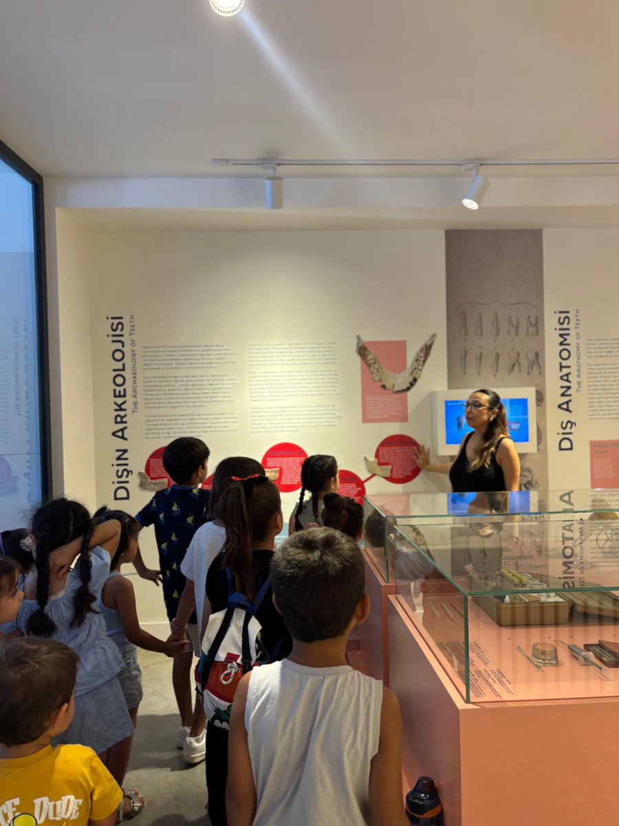 🎨🦷 Diş Sağlığı Müzemizde çocuklar hem eğlendi hem öğrendi!

Drama, tasarım, keşif ve bolca kahkaha…
Her etkinliğimizde öğrenmeyi oyunla buluşturuyoruz!

📍Diş Sağlığı Müzesi
#DişSağlığıMüzesi #DİŞSİAD #MüzedeEğitim