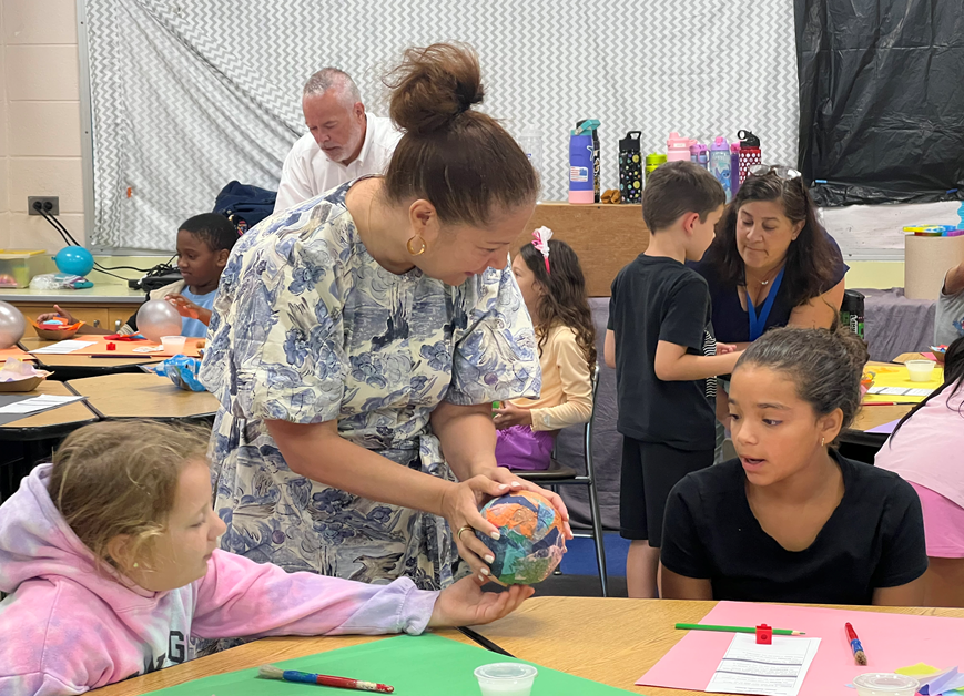 RIDeptEd's tweet image. Our #SummerLearningWeek celebration continues! Commissioner @AInfanteGreen stopped by @JHGaudetMiddle1 for the Middletown Child Opportunity Zone Summer Enrichment Camp. This #Learn365RI & #MathMattersRI program uses hands-on activities to help students solve problems critically.