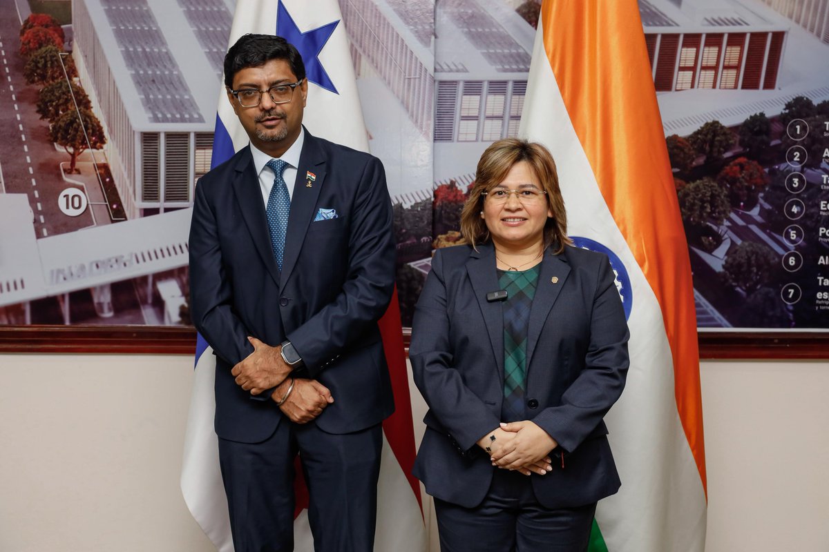 InadehOficial's tweet image. Recibimos la visita oficial de Su Excelencia el Embajador de la República de la India en Panamá, Sumit Seth, quien fue recibido por nuestra directora General, @yapitti, en la sede principal de la institución.
bit.ly/4nXLgAK
#ConPasoFirme