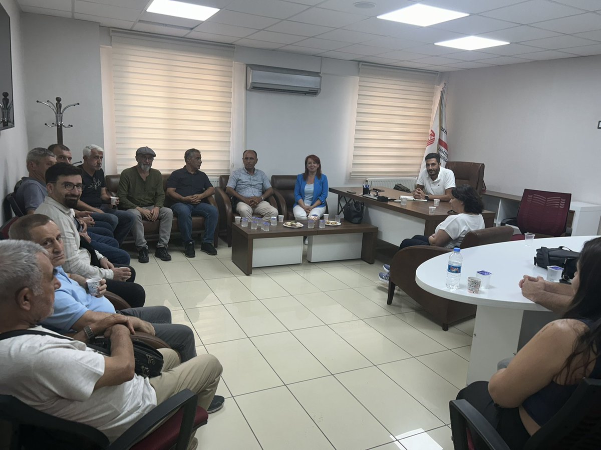 8. Dönem Toplu İş Sözleşmesi görüşmeleri öncesi KESK MYK üyesi Sema Pınar, Eğitimsen MYK üyesi Evrim Gülez ve KESK’e bağlı iş kollarının MYK üyeleri ile birlikte bugün KESK Şubeler Platformu olarak DEM Parti, DBP, Bağlar Belediyesi, Emek Demokrasi Platformu ve Birleşik Emekliler