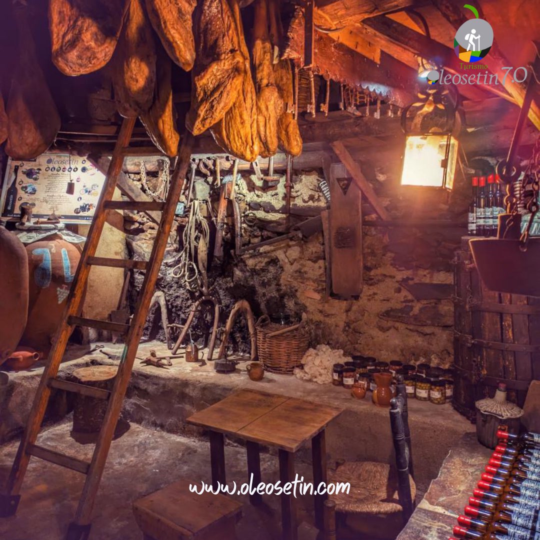 oleosetin's tweet image. En Robledillo no creemos en el turismo de masas, de paso rápido y de souvenir fabricado en China, poco aporta a la vida local y, a menudo, termina dañando lo que precisamente la gente viene a buscar: tranquilidad, autenticidad, naturaleza y cultura.
#RobledilloDeGata