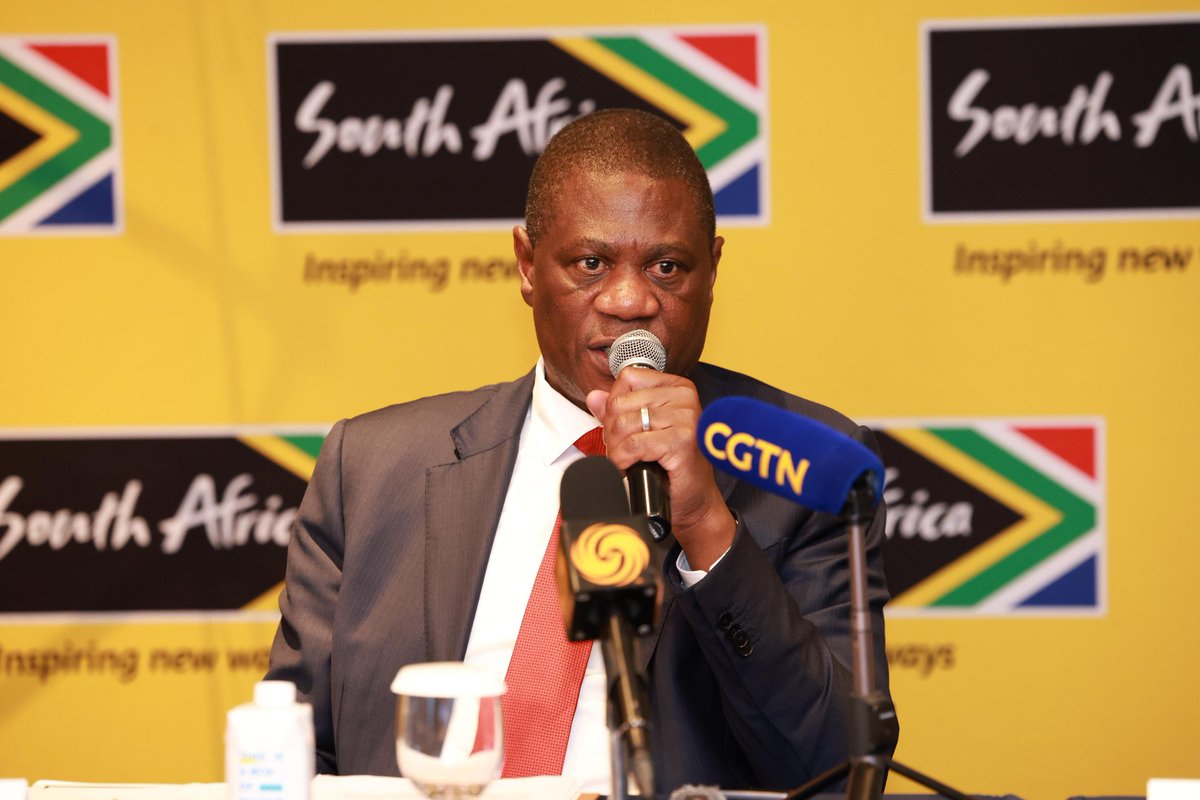 PresidencyZA's tweet photo. 🎥 WATCH | Deputy President @PMashatile engages with members of the media at the conclusion of his #WorkingVisit to the People’s Republic of China, aimed at strengthening #BilateralRelations and enhancing economic cooperation between South Africa and China.
https://t.co/Bo5IQOZwkv
#SAInChina 🇿🇦🇨🇳