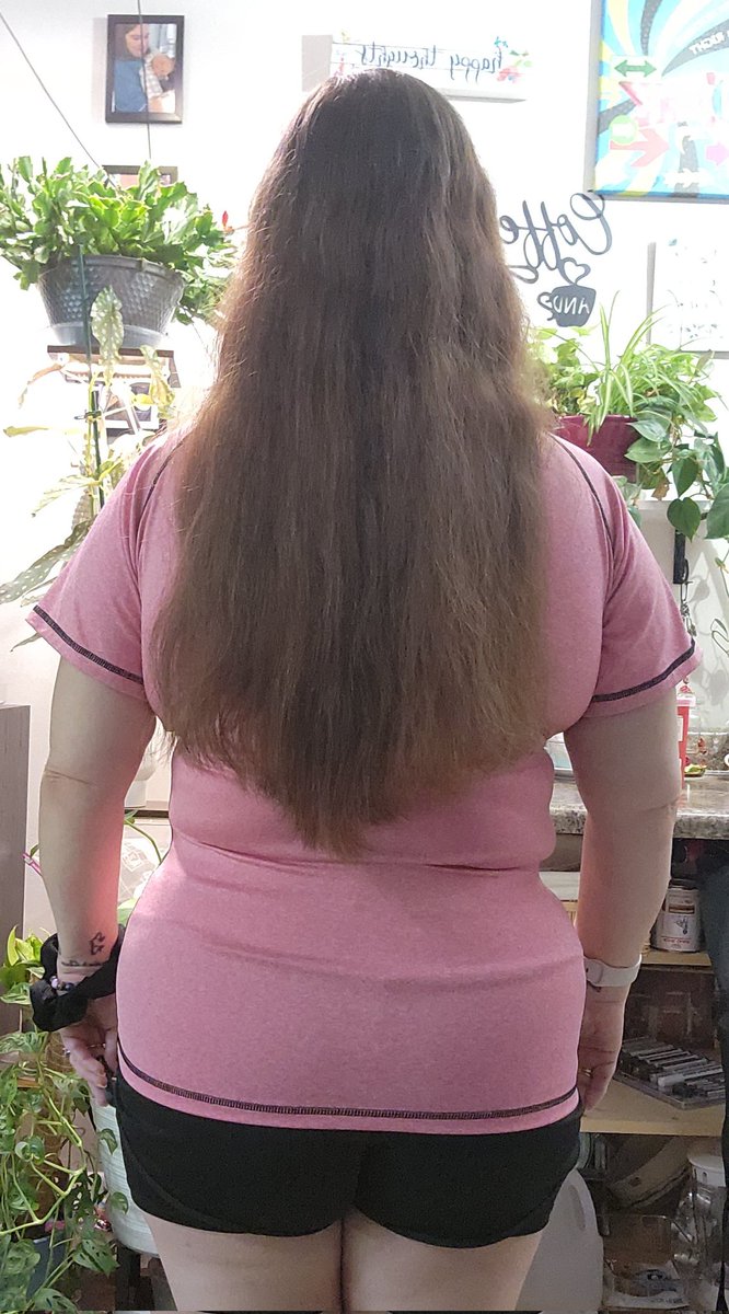 dani69love's tweet photo. I finally went and got a little trim today. I had about an inch taken off. I like it! I'd love to hear what you think... or if you have any ideas on what to do with this crazy mess, I'd love that, too! https://t.co/mDkomsEQKh