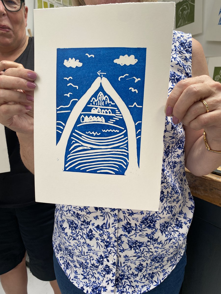 Design_York's tweet image. Four fabulous linocut prints from Friday’s beginners' linocut workshop. 👏👏👏
#Linocut #Printmaking #ArtCourse #CraftCourses #Art #VisitYorkshire #York #NorthYorkshire #LinocutArt