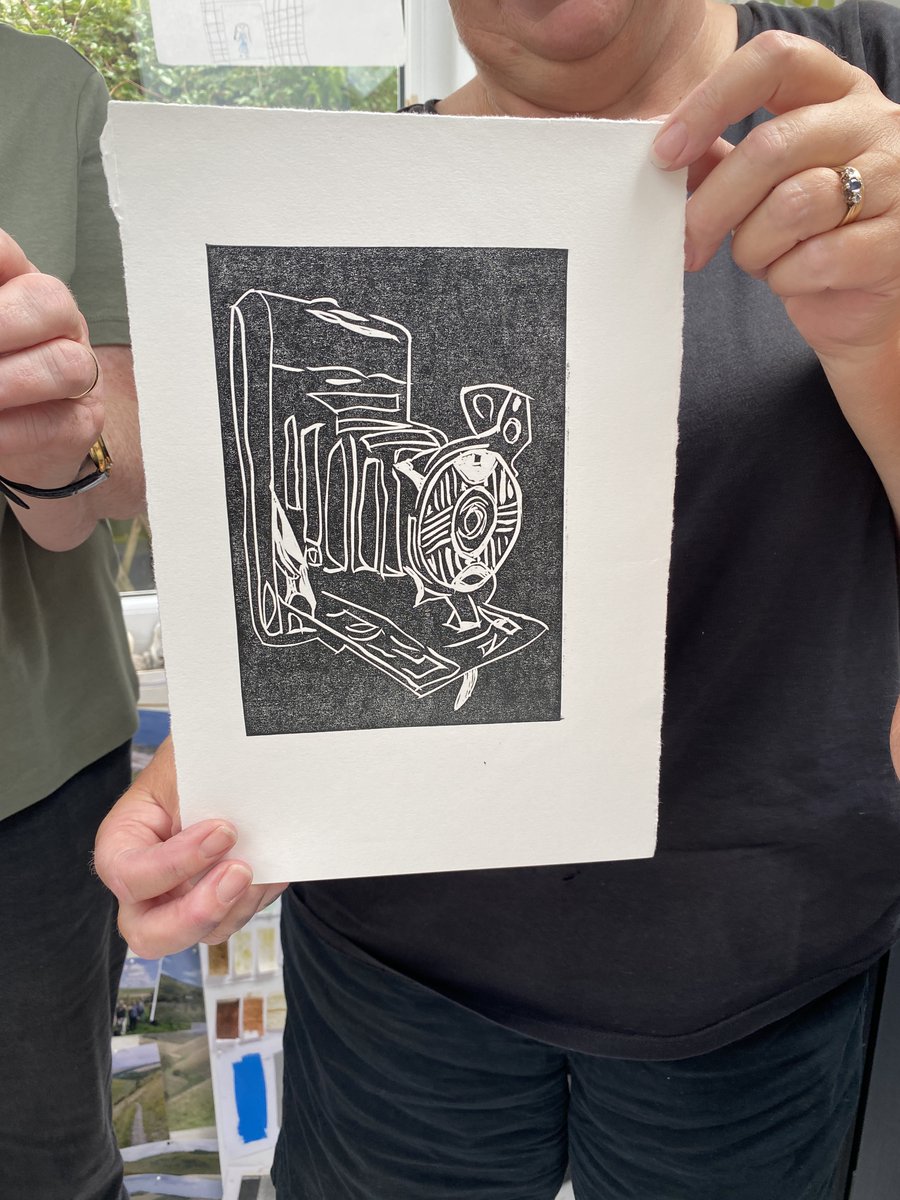 Design_York's tweet image. Four fabulous linocut prints from Friday’s beginners' linocut workshop. 👏👏👏
#Linocut #Printmaking #ArtCourse #CraftCourses #Art #VisitYorkshire #York #NorthYorkshire #LinocutArt