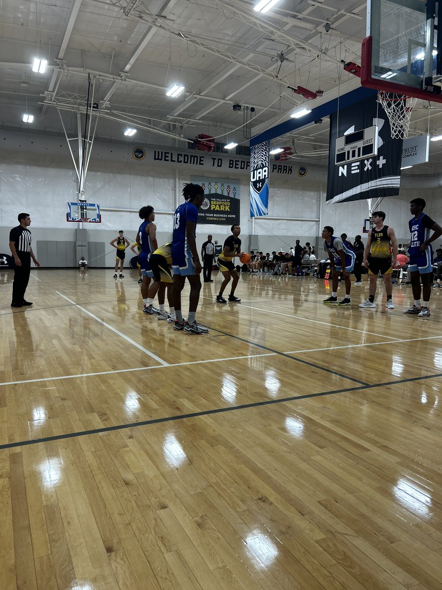 .<a href="/TLBAHoops/">TLBA</a> and <a href="/TheEpicEliteAau/">EpicEliteAAU</a> going at it with Charlotte, South Carolina, Lipscomb, Florida, Creighton, and many more watching.

#UAA