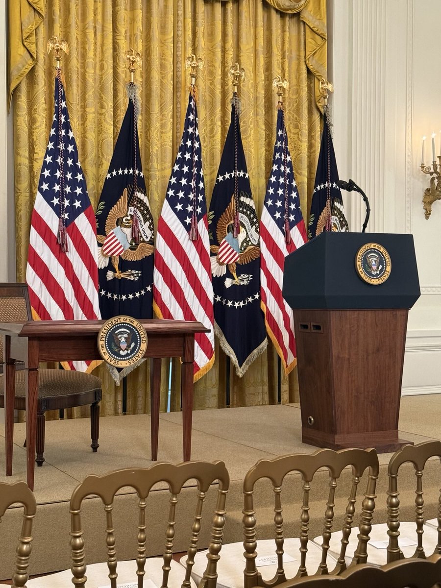 KMSmithDC's tweet image. 1/ I’m here at the White House just before President Trump signs the GENIUS Act into law, I’m incredibly proud of this milestone – and of the people, the progress, and the purpose behind this moment.
This is history. And it didn’t happen overnight.
Here's how we got here.👇