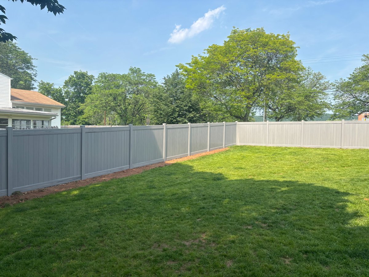 fescofence's tweet photo. Love that Coastal Cedar color of the Catalyst Newbury vinyl fence. #fencecompany #fencebuilders # fenceco #fencecompanies #fencecontractors #fencingco #fencingbusiness #fenceinstallation #fence #fencerockland #fenceBergen #fencewestchester #fenceinstallation #fencecontractor https://t.co/Avm6Dse9mo