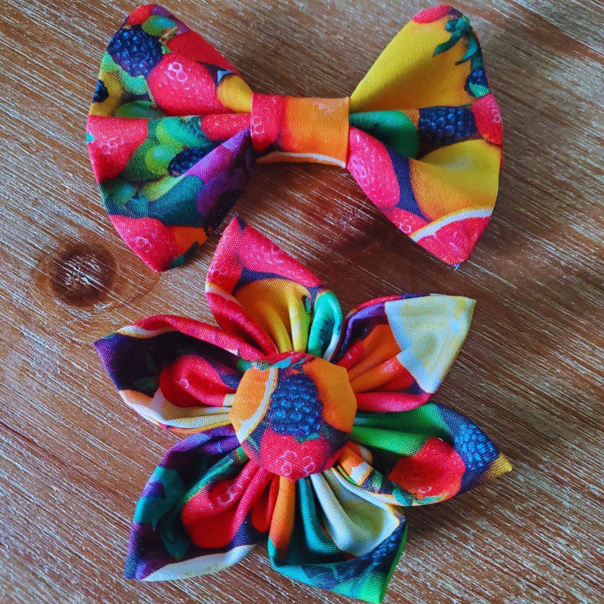 🍍🍉 Brighten up your pet’s look with our Tropical Fruit Bow Tie or Collar Flower! Perfect for #SummerVibes , beach days, and fruity fun. 🐶🐱🌺#wiseshopper #twitterdogcommunity <a href="/1RetweetMachine/">RT Machine</a> #DogLovers 
 etsy.me/4nUmy4f via <a href="/Etsy/">Etsy</a>