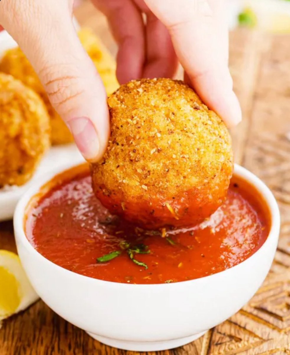 Positivitypants's tweet image. Do you ever have a memory of something you ate at some obscure place in the past that was so good and you’ve never been able to find it again since so you wish you could contact the people you were with then to see if they know the place so you can go back to it?
You don’t talk…