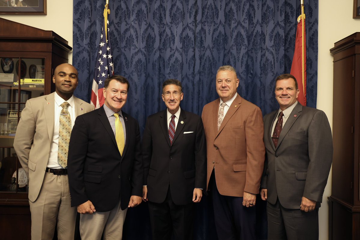 RepDavidKustoff's tweet image. I had a great time meeting with 77th Adjutant General for the Tennessee National Guard Major General Warner Ross of Hardeman County and other leaders from the Tennessee Department of Military. Thank you all for your work and dedication to our state.