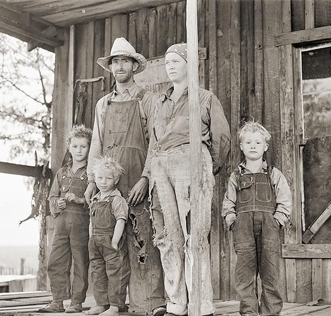 HistoryUnd's tweet image. Ozark mountain farmer and family in Missouri. May, 1940.