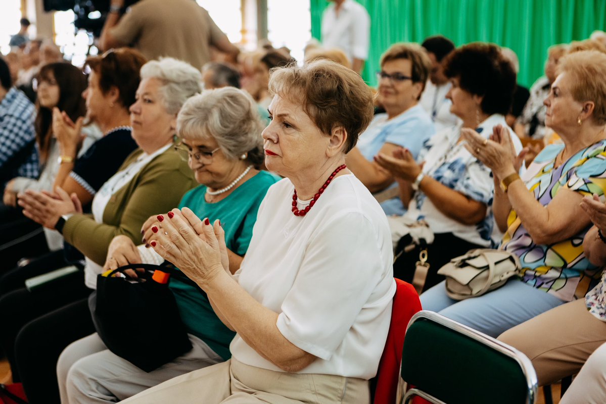 SeniorzyKPRM's tweet image. W Częstochowie odbyła się konferencja dot. projektu „Razem dla seniorów”, realizowanego przez @zus_pl i Lotnicze Pogotowie Ratunkowe.
Seniorzy wzięli udział w szkoleniach z pierwszej pomocy przedmedycznej oraz spotkaniach doradczych o świadczeniach i zabezpieczeniu społecznym.