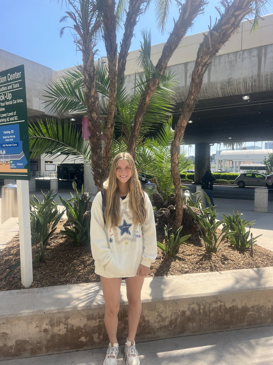 🛬 Wheels down! Can’t wait for an amazing week with my team! Hope to see lots of coaches this week! 🥎🌴