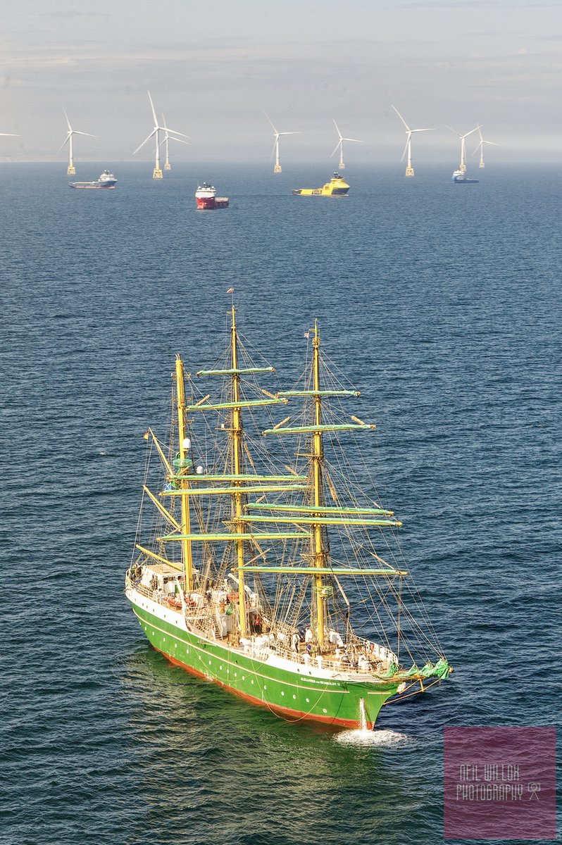 PeterheadLive's tweet image. Evening flight to see the Tall Ships at Aberdeen Harbour.
Thank you Neil for sending in these pics
neilwilloxphotography.co.uk
#TallShipsRace2025 #TallShipsRace #TallShipsAberdeen #TallShipsScotland