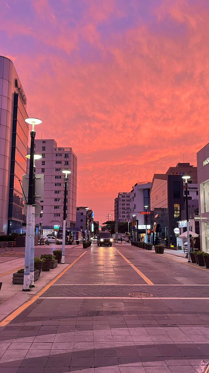 Lin668001's tweet image. It&apos;s like the world in a painting.