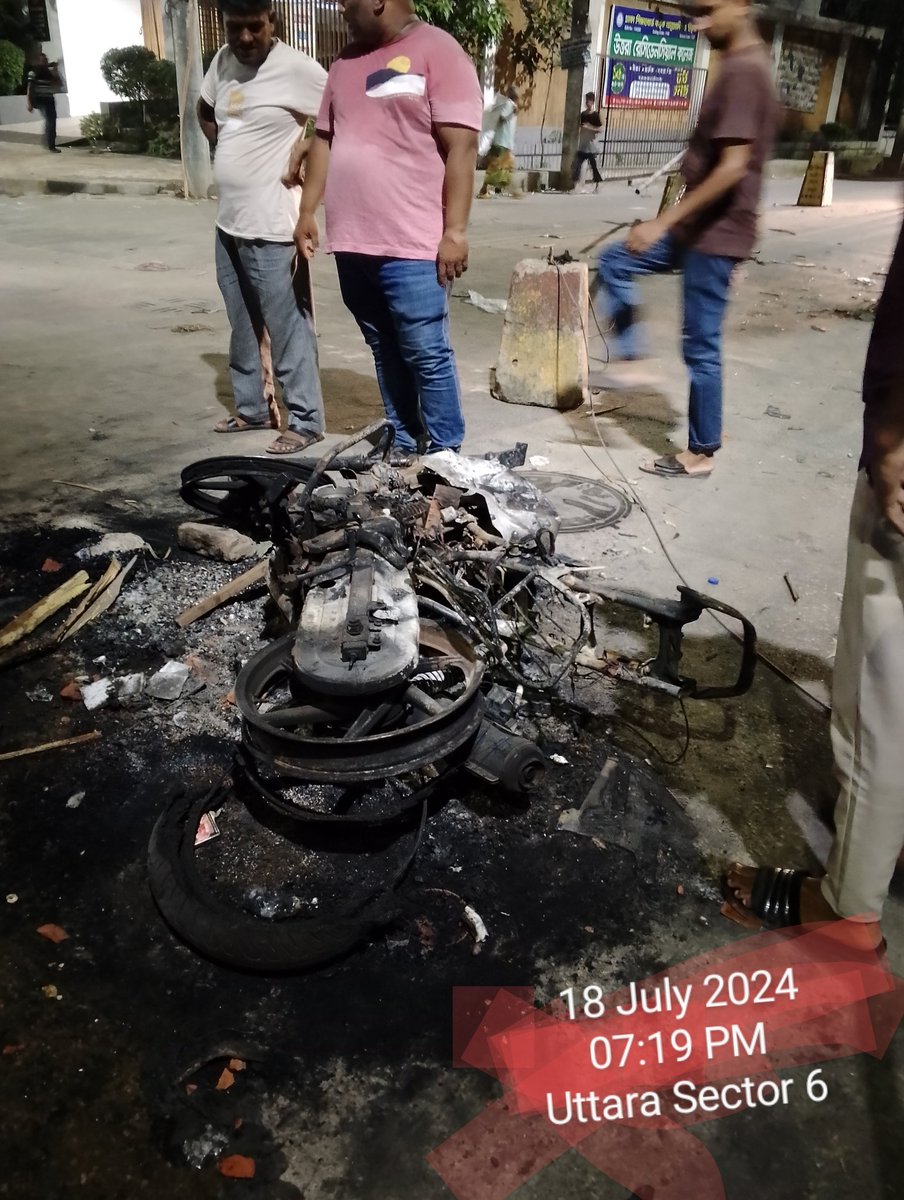 sayeem_bd's tweet photo. 18 July 2024 — A terrifying day in Bangladesh.
I stayed home, but when I went out with my son in the evening, Uttara Sector 6 was full of bullet shells — clear proof of the killings by Hasina’s forces.
#July18Massacre #Uttara #Bangladesh https://t.co/XQfH4C04Dq