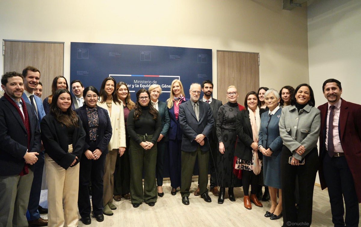 No hay paz sin #mujeres — también en la Macrozona Sur. Hoy conversamos con la Ministra Antonia Orellana sobre cómo fortalecer la participación de mujeres en la implementación del Informe de Paz y Entendimiento. 
Pronto los invitamos a un evento público - ¡Queden atentas/os!