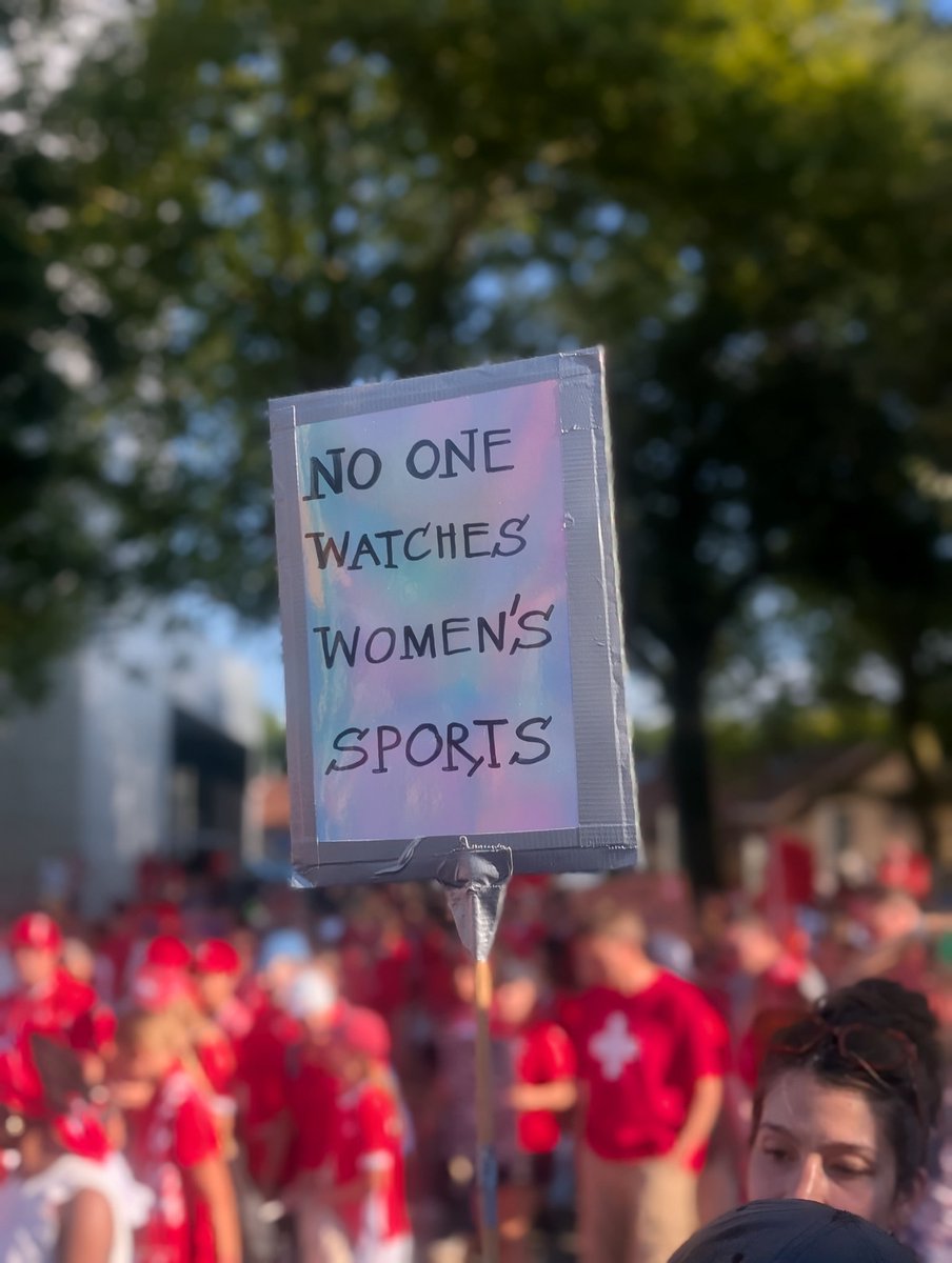 JoggelusWil's tweet photo. Anschinend intressierts niemert!
#womenseuros2025 #weeuro2025 #SPASUI #HoppSchwiiz #nati https://t.co/97rvcqZuSI