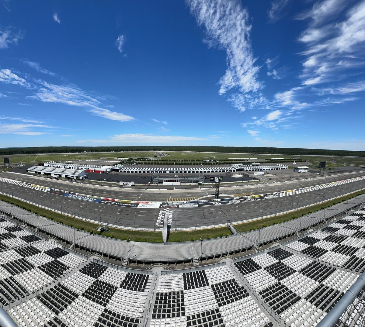The Tricky Triangle is looking BEAUTIFUL this Friday afternoon! ☀️🔺

Got any weekend plans? Let us know what’s on your radar! 👇