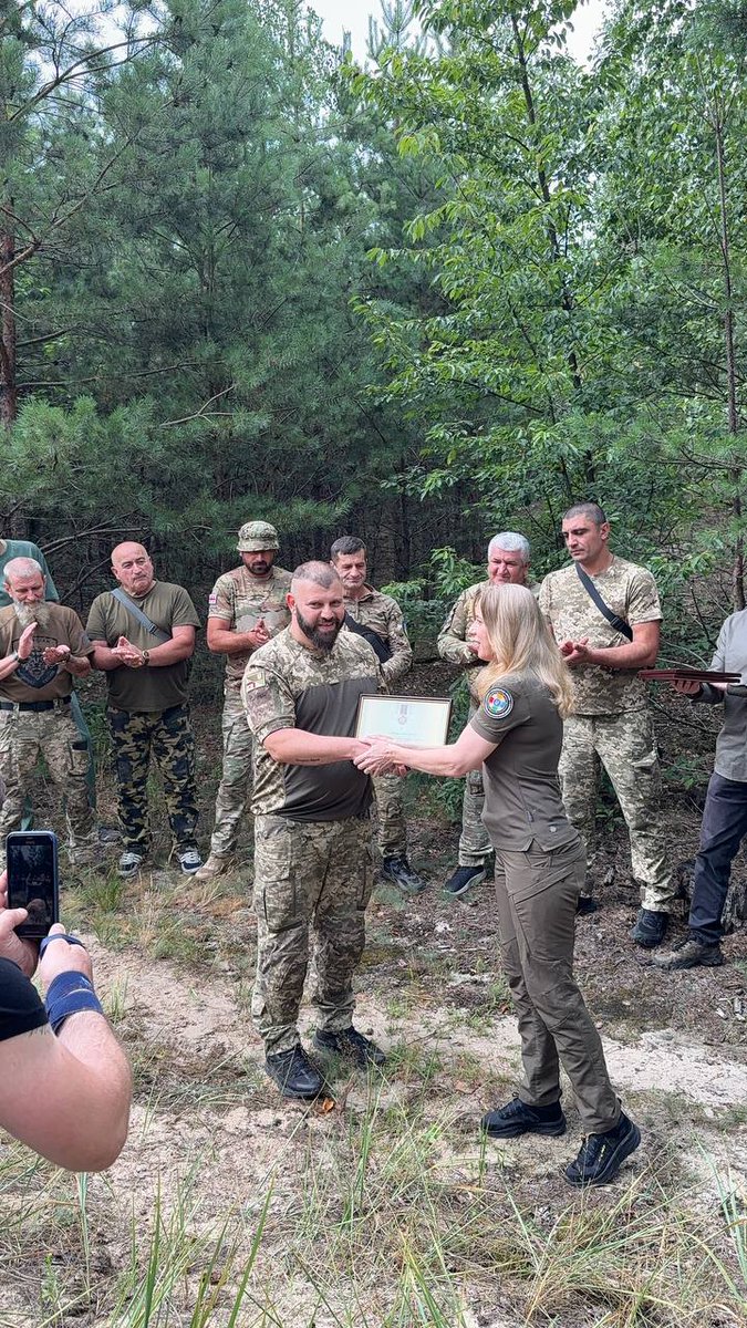 Mamulashvili_M's tweet image. Unfortunately, we were unable to attend the ceremony on Constitution Day of Ukraine.
Only today, our awards were presented to us near the line of contact with enemy in the Sumy region.
We are deeply grateful to everyone who came, took part in the ceremony, and made our day a…