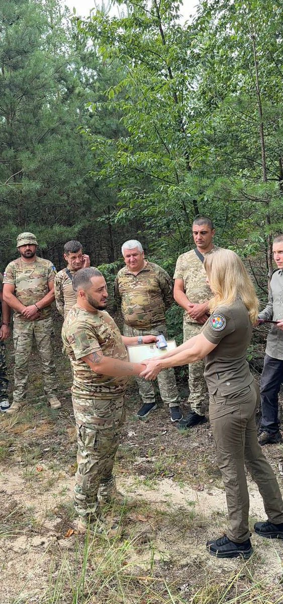 Mamulashvili_M's tweet image. Unfortunately, we were unable to attend the ceremony on Constitution Day of Ukraine.
Only today, our awards were presented to us near the line of contact with enemy in the Sumy region.
We are deeply grateful to everyone who came, took part in the ceremony, and made our day a…