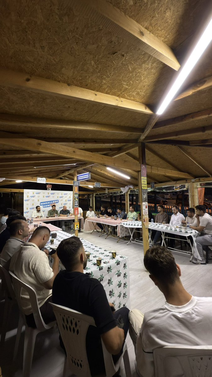 Türkiye Yüzyılı’nın mimarları mahallelerde yetişiyor! 🇹🇷

AK Parti olarak gençliğin enerjisine, fikirlerine ve heyecanına inanıyoruz.

“Mahallede Genciz” programıyla; gençlerimizle sokakta, parkta, sahada, sanatta ve sohbette bir araya geliyoruz.

Çünkü biz biliyoruz ki, birlikte