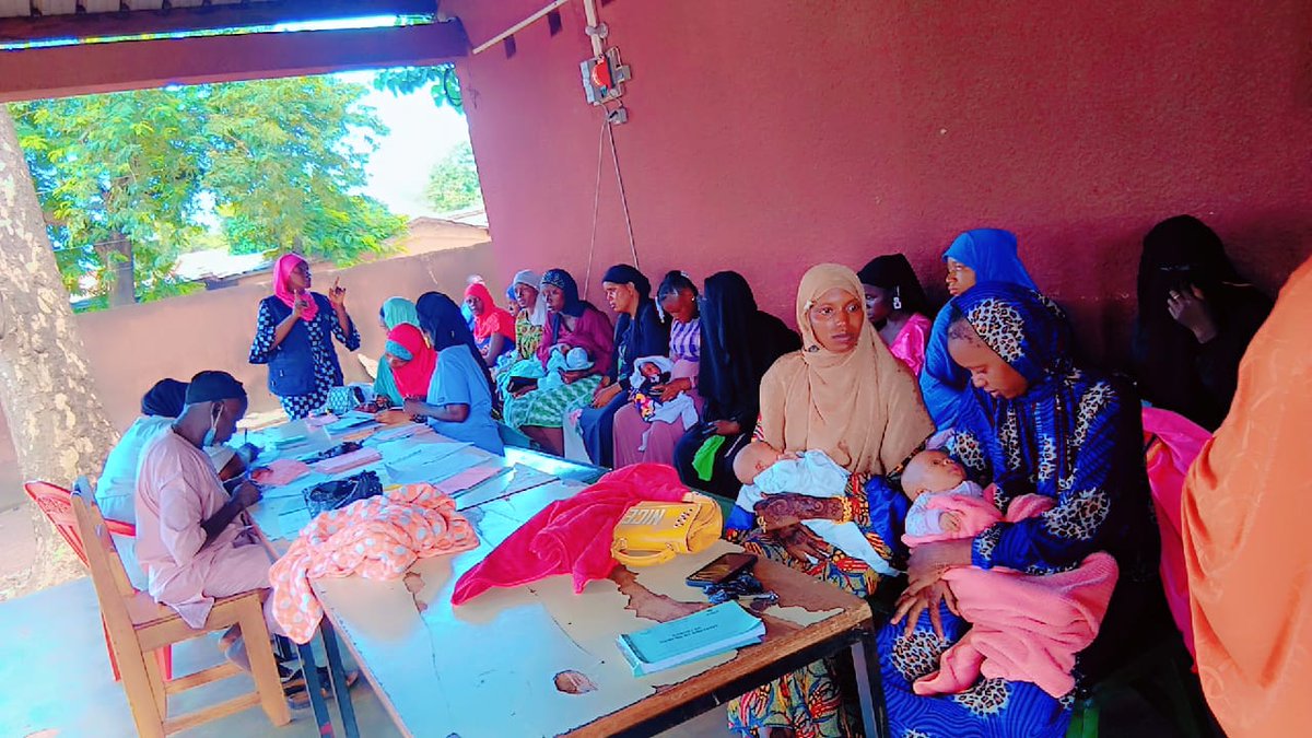 Sevguinee's tweet image. Sensibilisation sur le paludisme au CS Siguiri-Bolibana sur le renforcer les connaissances des femmes et des hommes sur le paludisme, une maladie qui représente un risque majeur pour les femmes enceintes et les enfants avec @EF_LINITIATIVE