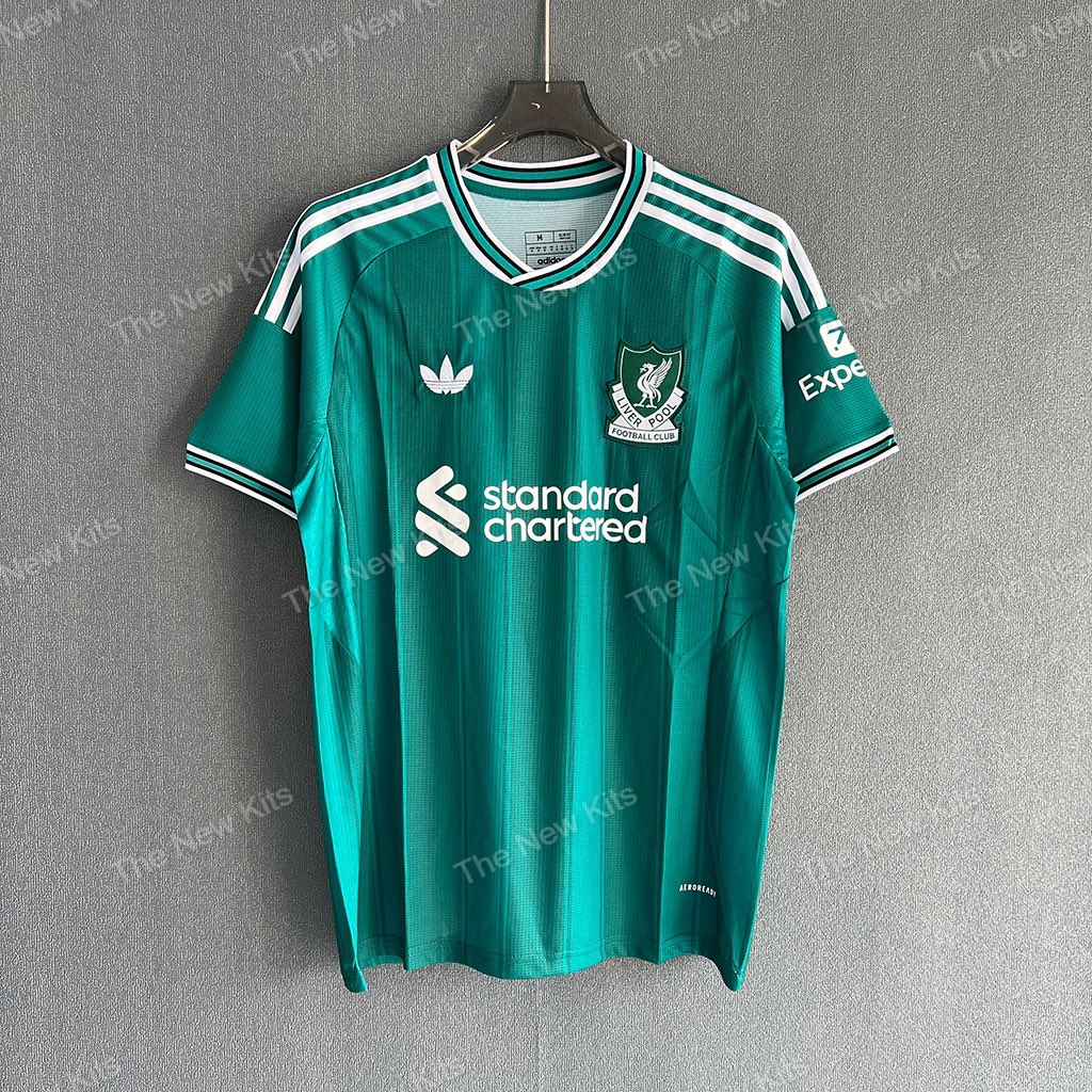 Big fan of the new home kit, not so keen on the away largely because of the weird Pro Evo badge.

Absolutely in love with the third kit in the green with the originals logo.
