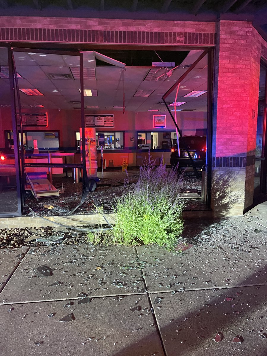AuroraPD's tweet image. 🚔Pursuit Ends with Arrest of Repeat Car Thief🚔
Early this morning, our patrol officers spotted a stolen vehicle and attempted to make a stop at Colfax and Yosemite. The vehicle was reported stolen just 20 minutes before. With the help of APD’s Real Time Information Center, our…