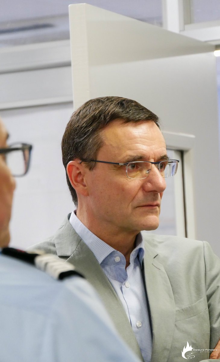 Ce jeudi, le #SDIS41 a eu le plaisir d'accueillir le directeur du Centre Hospitalier de Blois, monsieur Francis Bruneau. Ce moment a permis d’échanger autour des enjeux communs entre le SDIS et l’hôpital. La visite s’est poursuivie par la découverte du CTA-CODIS.