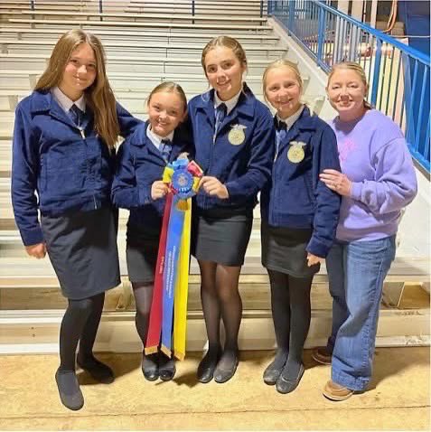 TNFFAFoundation's tweet image. 🐮 July is Beef Month in TN — and the next generation of livestock leaders is hard at work!

This year, 345 FFA members tested their skills judging cattle, swine, sheep &amp;amp; goats in the Livestock Evaluation CDE.

👏Congrats to Lincoln Co. &amp;amp; Dyersburg Middle on winning this contest!