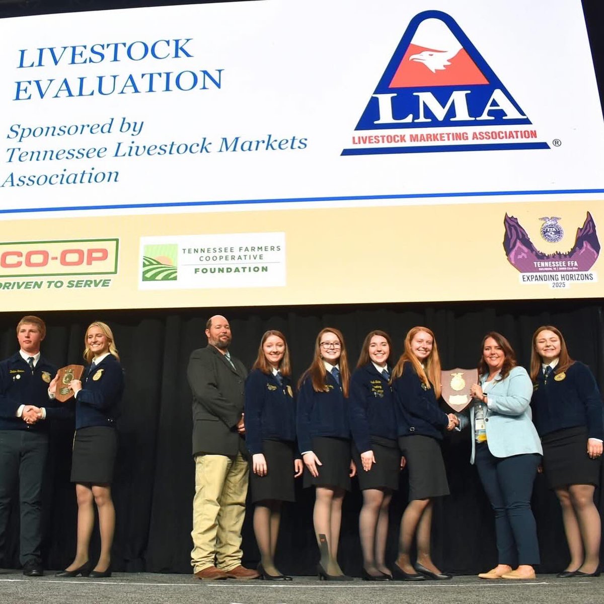 TNFFAFoundation's tweet image. 🐮 July is Beef Month in TN — and the next generation of livestock leaders is hard at work!

This year, 345 FFA members tested their skills judging cattle, swine, sheep &amp;amp; goats in the Livestock Evaluation CDE.

👏Congrats to Lincoln Co. &amp;amp; Dyersburg Middle on winning this contest!