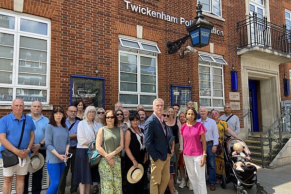 Munira Wilson MP and Gareth Roberts AM lead the charge to
➡️Save our Police Front Counter Services - Twickenham and Richmond Liberal Democrats 🔶️ 
A petition is available  ⬇️ 
trlibdems.org.uk/our-campaigns/…