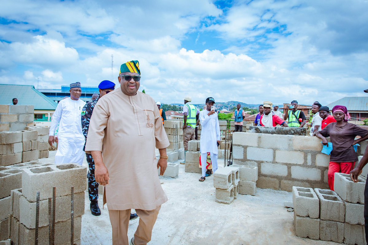 _TheTime_isNow_'s tweet image. NFF PRESIDENT HAILS GOVERNOR MUTFWANG’S TRANSFORMATIONAL STRIDES IN SPORTS INFRASTRUCTURE; INSPECTS REMODELED RWANG PAM TOWNSHIP STADIUM
In a historic show of confidence and commendation, the President of the Nigeria Football Federation (NFF), Malam Ibrahim Gusau, has applauded…