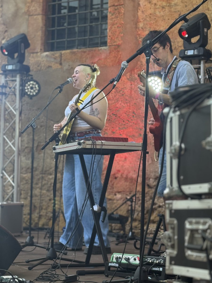 altacustic's tweet photo. 🎶 Arrenca l’#Altacústic2025 a l’Escenari Església!
Obrim el festival amb @NursDuran i ens endinsem en el seu univers íntim i sincer, teixit d’emocions, vivències i la mirada única d’una artista que parla des del cor. 💫 https://t.co/wSqu7w0AH2