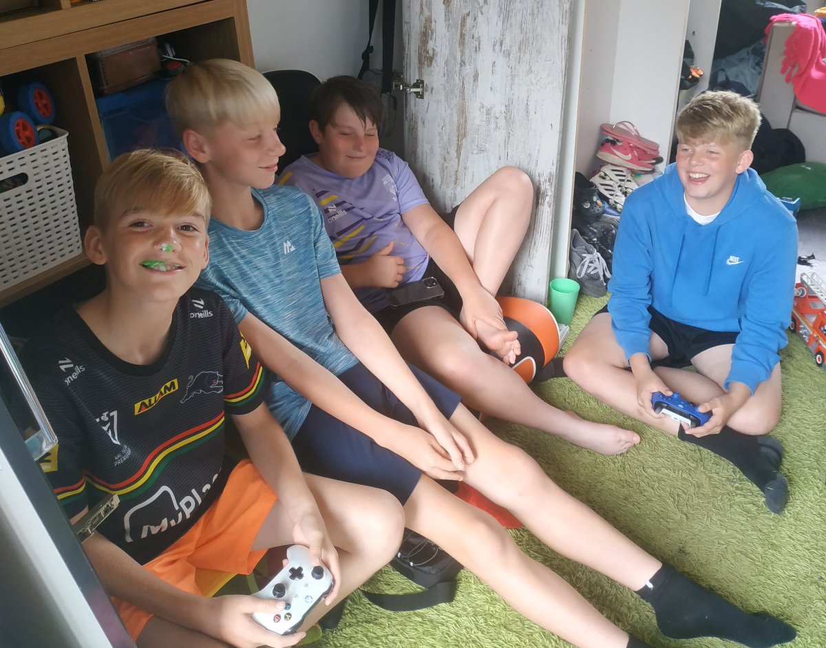 Evening Mr <a href="/_Wolfenden/">Rich Wolfenden</a> No K-pop, but any chance of some <a href="/TheKsUK/">THE K'S</a> for Cams 12th birthday? 😎