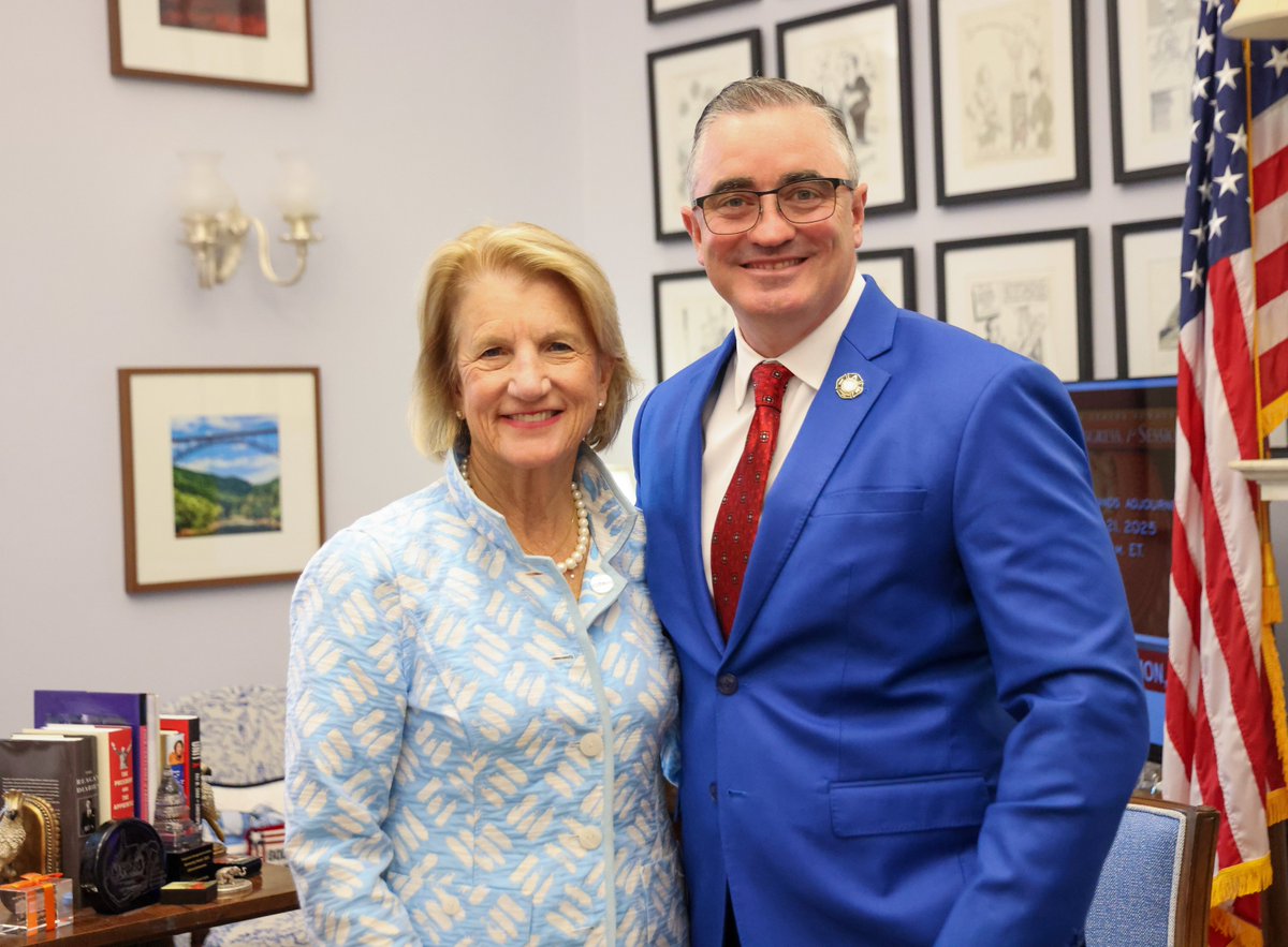 SenCapito's tweet image. Wonderful to see @IAFFofficial General President Edward Kelly today.
I’m proud to work to ensure firefighter safety is a priority at NIOSH.
Thanks for the great discussion and stopping by the office!