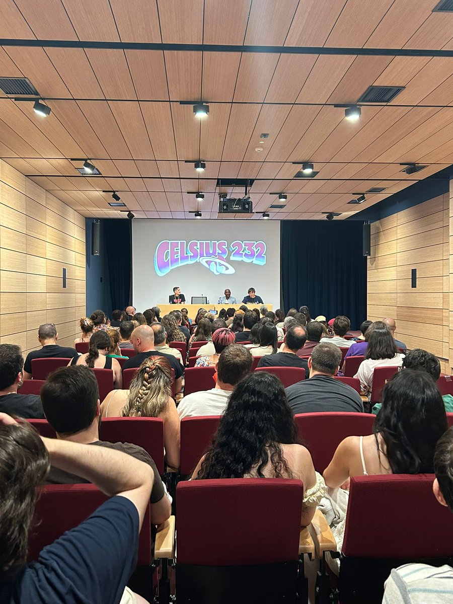 Had a great time yesterday at the #celsius2025 festival. First an interview with <a href="/Mangrii/">Daniel Pérez Castrillón</a> . Then a book signing with many cool readers. Attended panels and hung out with some excellent people.