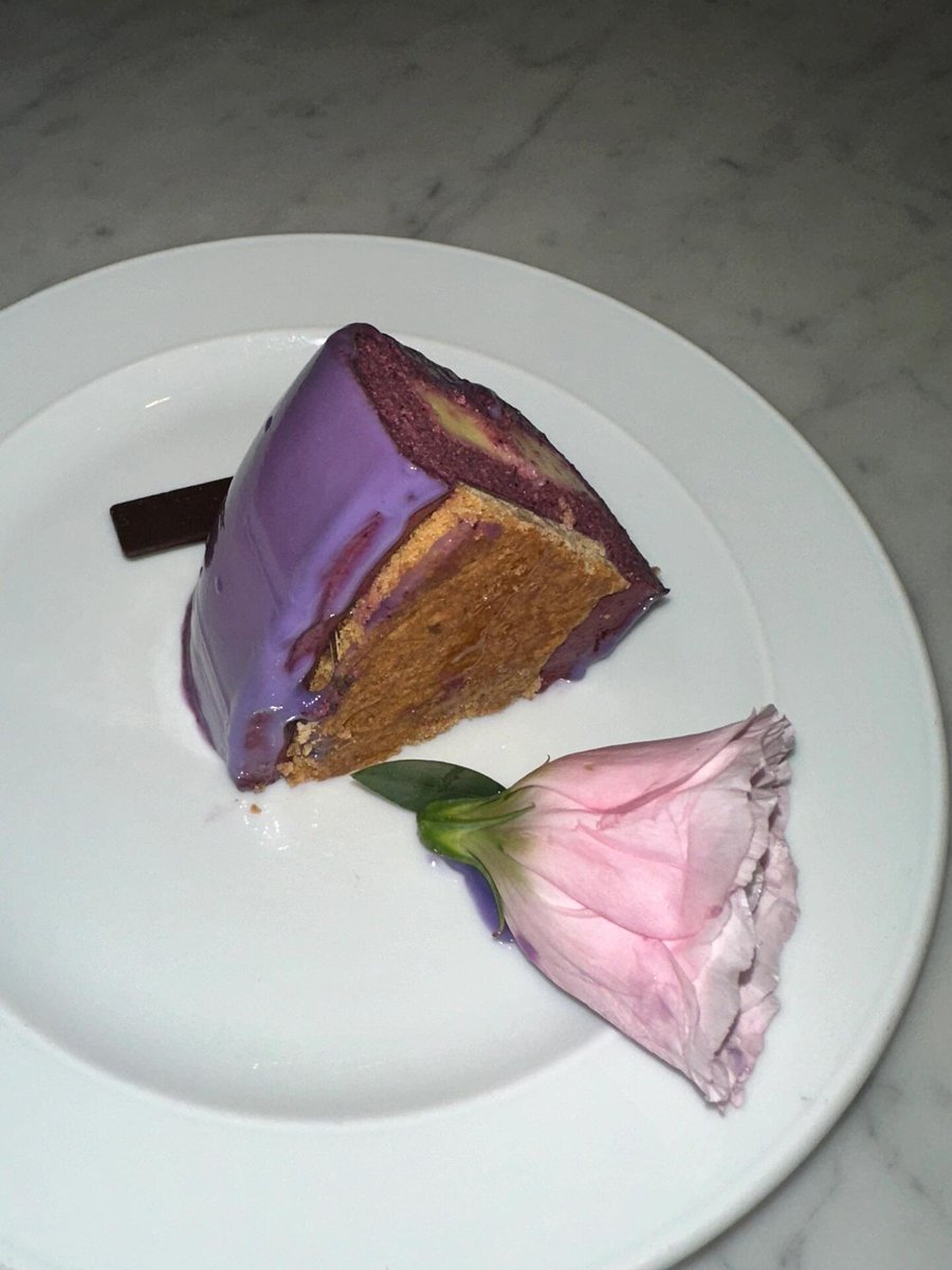 In New York, a good meal isn’t just about taste—it’s about the vibe, the energy, and the people you share it with. 🍽️✨ #NYC #FoodCulture