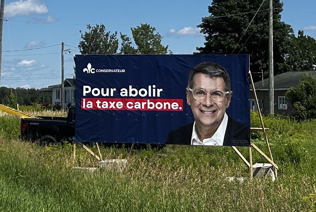 E_Duhaime's tweet image. Une nouvelle affiche de 16 pieds par 8 pieds vient d’apparaître dans le paysage, sur la 116.
L’avez-vous vu? 👀
On n’arrêter pas de marteler l’idée d’abolir la taxe carbone tant que ça ne sera pas fait.
#Arthabaska #DuhaimeDuVrai