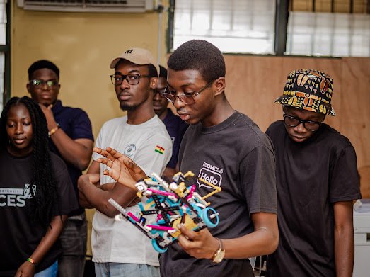 AcesKnust's tweet image. ๐ฅโ A visit to Asanteman SHS
Our Robotics Team crushed it with an insightful presentation on Robotics - benefits, opportunities & more ๐ค๐ป๐ค
Robotics made easy for the students ๐
#Robotics #ComputerEngineering #STEMeducation