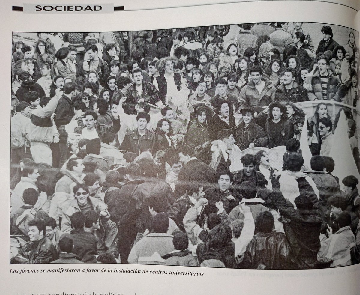 1992, los jóvenes bercianistas nos manifestábamos para exigir centros universitarios para El Bierzo.

📣 33 años más tarde, toca volver a salir a la calle.

🩺 ¡Grado de Medicina para El Bierzo desde el primer curso!

✍️ Firma aquí:
🔗 change.org/p/medicina-par…