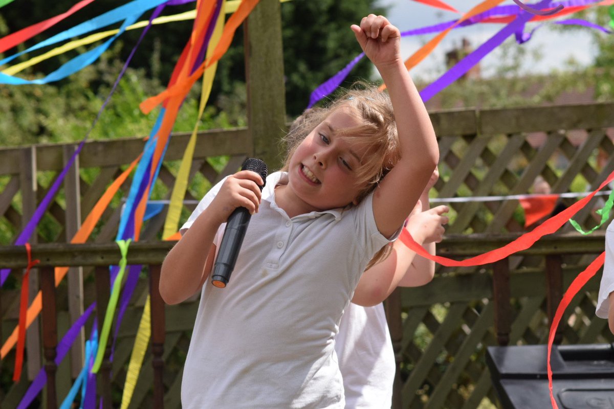 MissC_P's tweet image. Year 2 Leavers’ Fest!🌈😁🧡💜💛

@fieldhouseinfs @embarkfed