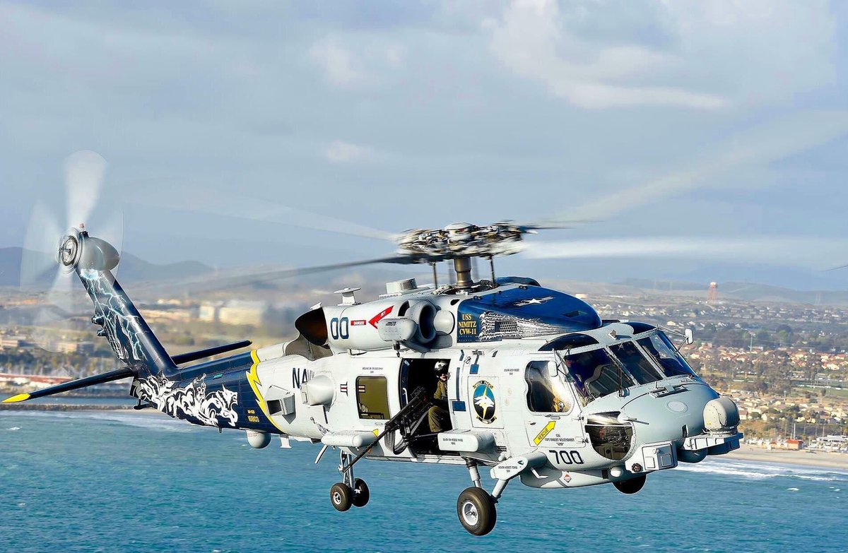 ShayneB52's tweet image. How bout some Navy ❤️. Here is HSM-75 Wolf Pack MH-60R. Over the years I have painted 6 different show birds for them, the first one an older B model  20 years ago. Then I started on the Romeo’s. One of them crash landed at North Island and the aircraft was stricken, but…
