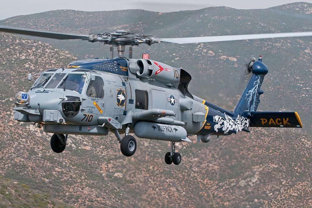 ShayneB52's tweet image. How bout some Navy ❤️. Here is HSM-75 Wolf Pack MH-60R. Over the years I have painted 6 different show birds for them, the first one an older B model  20 years ago. Then I started on the Romeo’s. One of them crash landed at North Island and the aircraft was stricken, but…